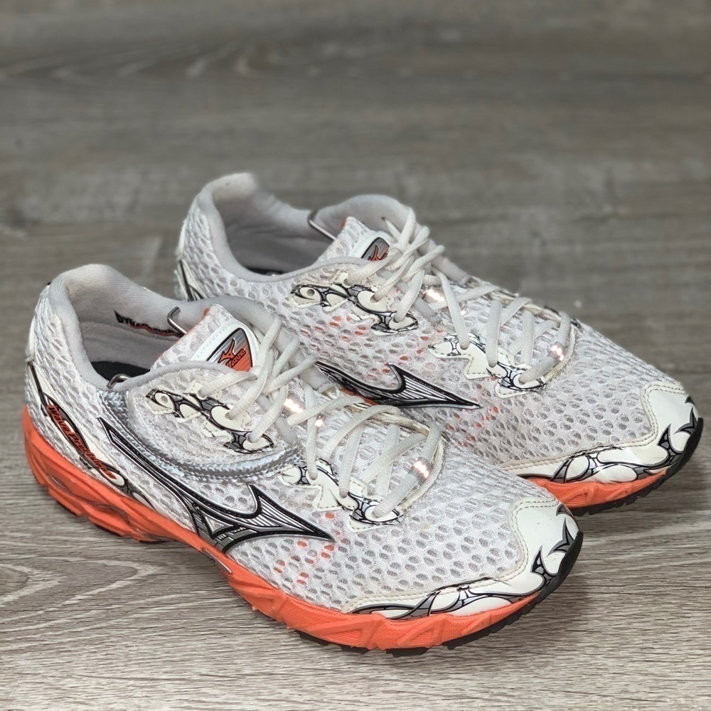 Mizuno wave rider 18